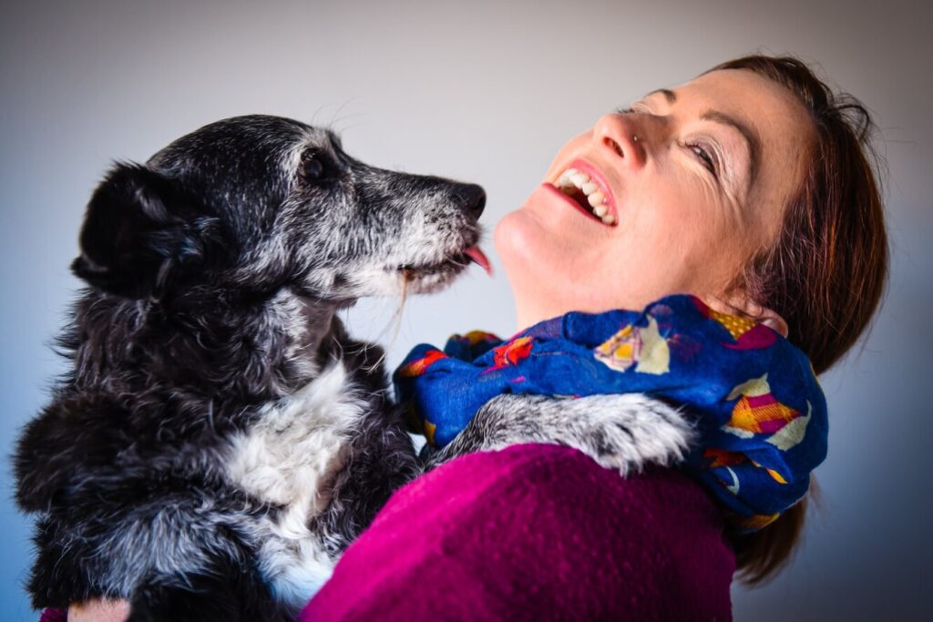 Чому собака лизнула вас: 12 жахливо милих причин.