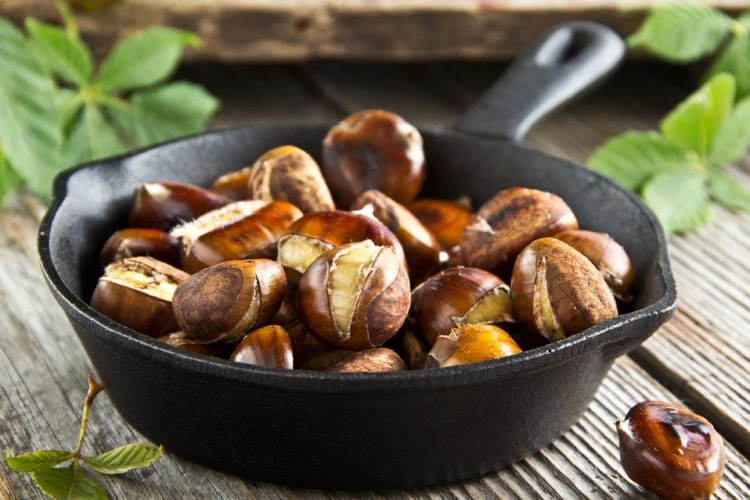 Смажені каштани: чи варто ними годувати собаку