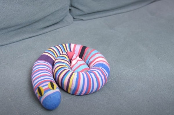 Іграшка для собаки зі шкарпетки