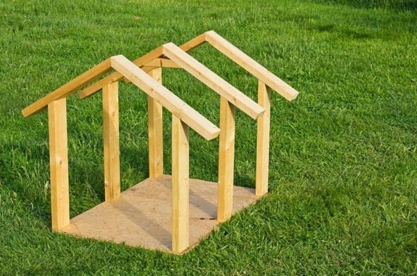 З чого зробити будку для собаки? Вибір деревини