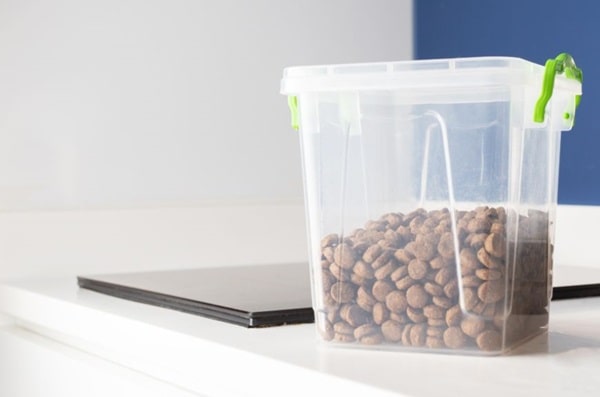 Як правильно зберігати сухий корм?