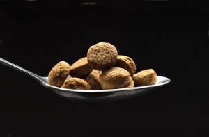 Скільки грам сухого корму в столовій ложці?