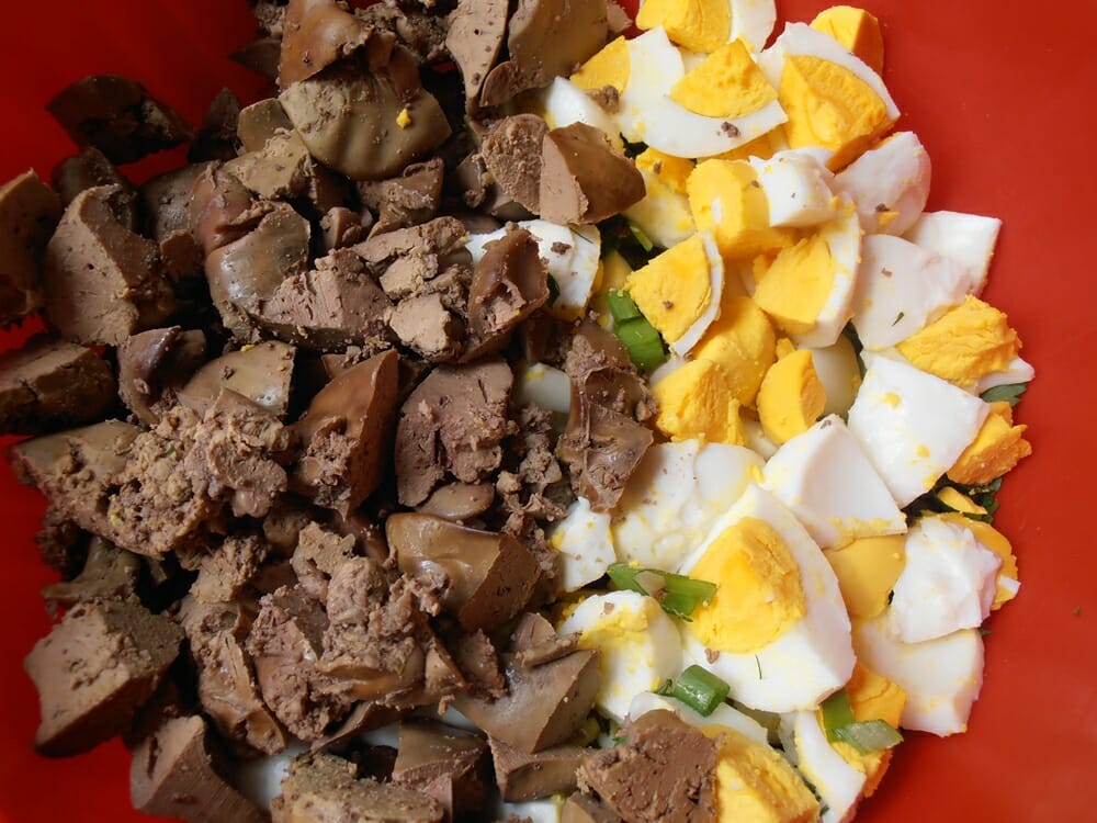 Багато вітаміну А міститься в печінці і яйцях