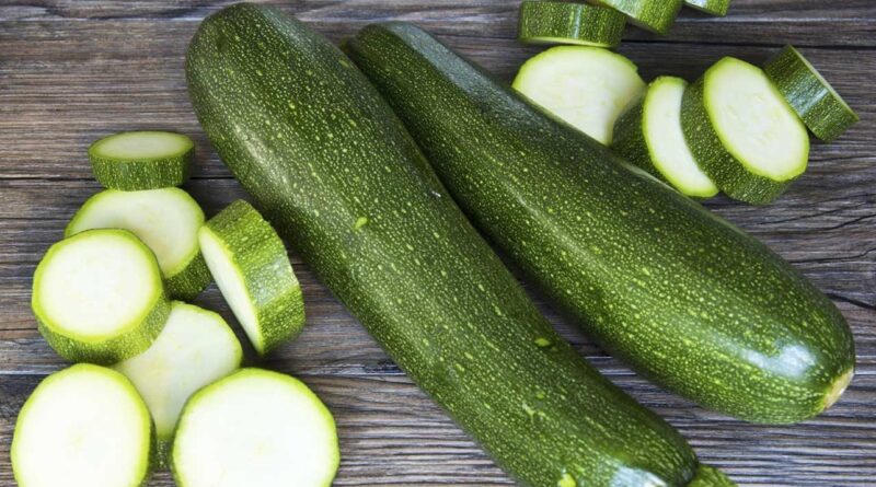 Чи можна давати собаці кабачки