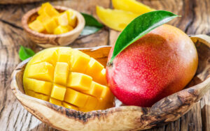 Чи можна давати собаці манго?