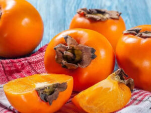 Чи можна собаці давати хурму?