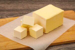 Чи можна собаці давати вершкове масло?