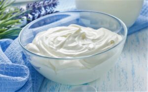 Чи можна кішкам давати сметану?