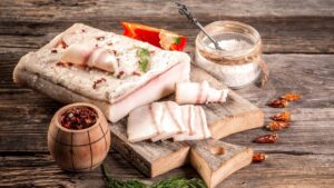 Чи можна собаці сало?