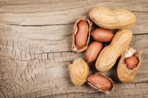 Чи можна собакам давати арахіс?