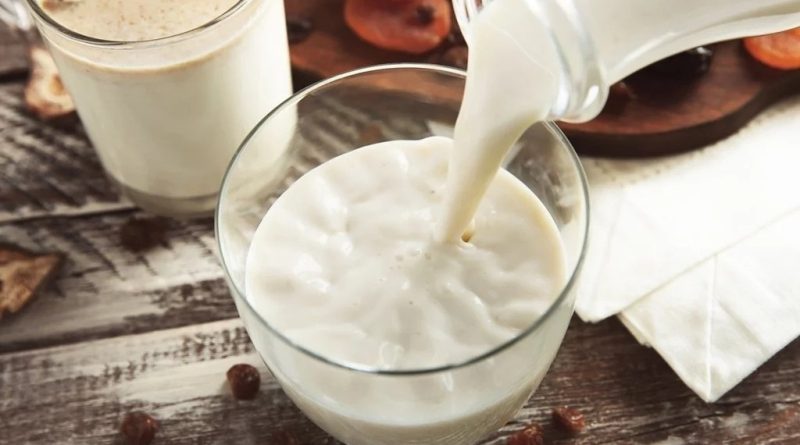 Чи можна давати собаці кефір