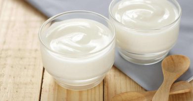 Чи можна давати кішкам йогурт