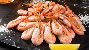 Чи можна собакам креветки так само, як людям?