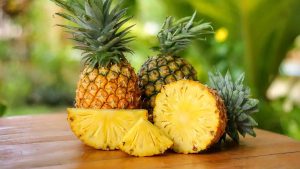 В якому вигляді можна собаці ананас?