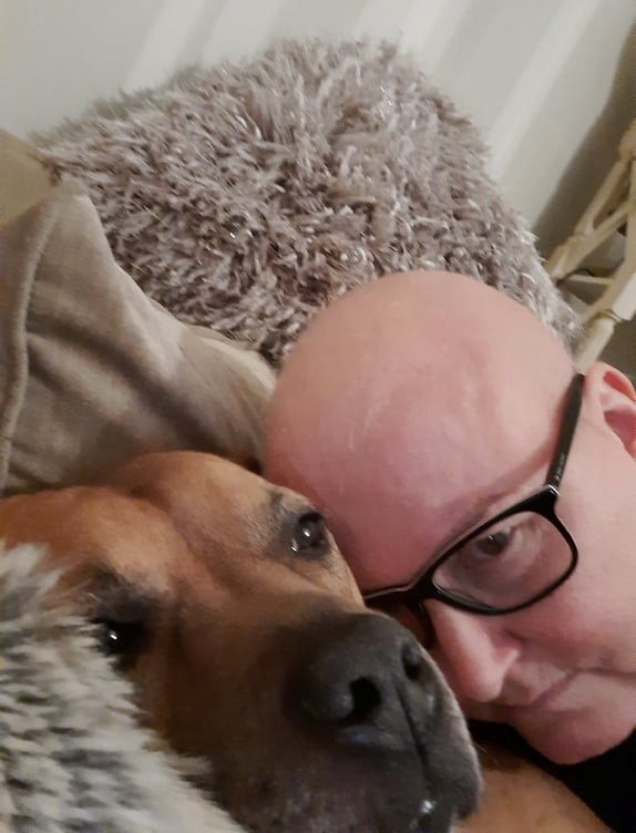 Луї та його господиня Карен після хіміотерапії