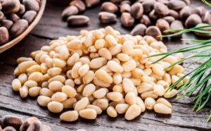 Чи можна собаці кедрові горіхи?