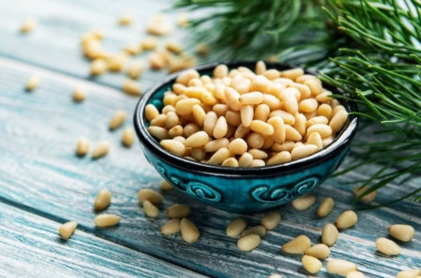 Як правильно давати кедрові горіхи собакам?