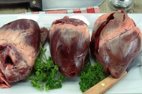 Як правильно приготувати і давати свиняче серце собаці?