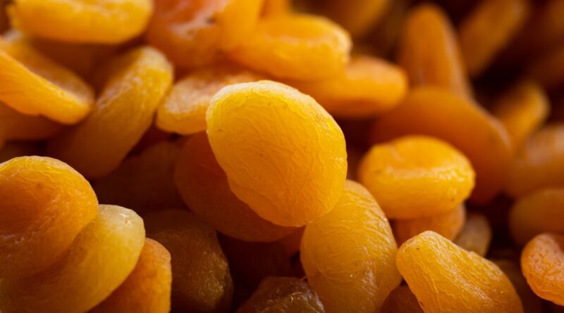 Чи можна собакам абрикоси та курагу?