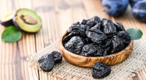 Чи можна собакам їсти чорнослив?