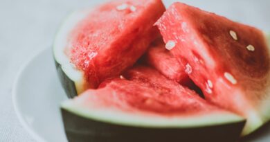 Чи можна собакам їсти кавун: чим корисний, як годувати?