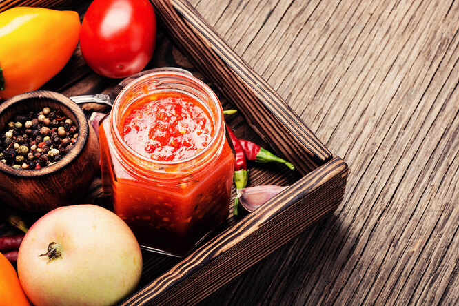 Аджика з яблуками