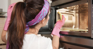 Брудна мікрохвильова піч: 3 зручні способи її відмити.