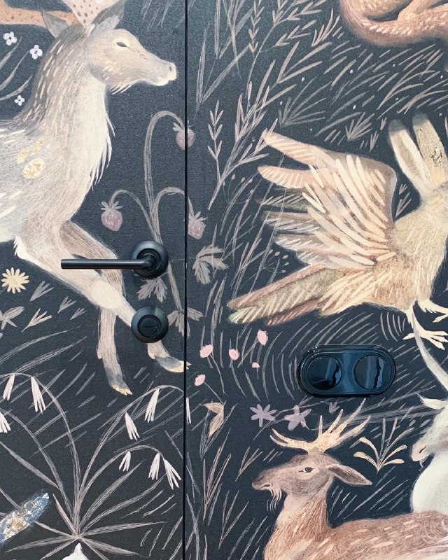 Намагайтеся, щоб вимикачі не потрапили до деталей малюнка на шпалерах