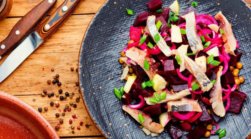 Оселедець: рецепт смачного салату з буряком.