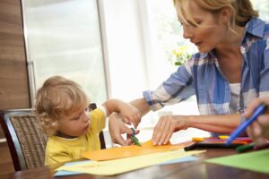 Прості вироби із коробочок від яєць: чим зайняти дітей.