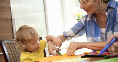 Прості вироби із коробочок від яєць: чим зайняти дітей.