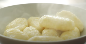 Пишні ліниві вареники. Відео рецепт приготування лінивих вареників на сніданок.