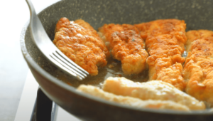 Стріпс KFC: ІДЕАЛЬНИЙ рецепт! Смачний і простий рецепт курячої грудки + відео рецепт.