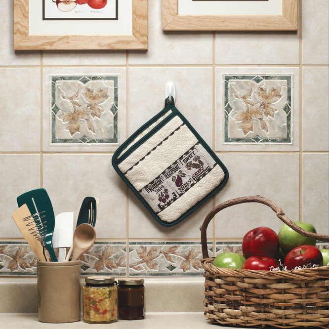 Використовуйте гачки та клейкі смужки