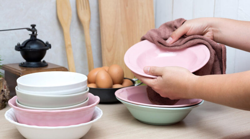 Як мити посуд швидше: 6 простих правил.