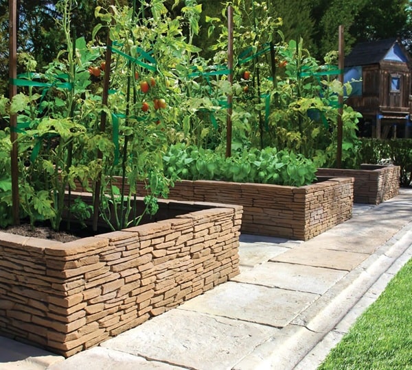 Огорожа для грядки з каменю